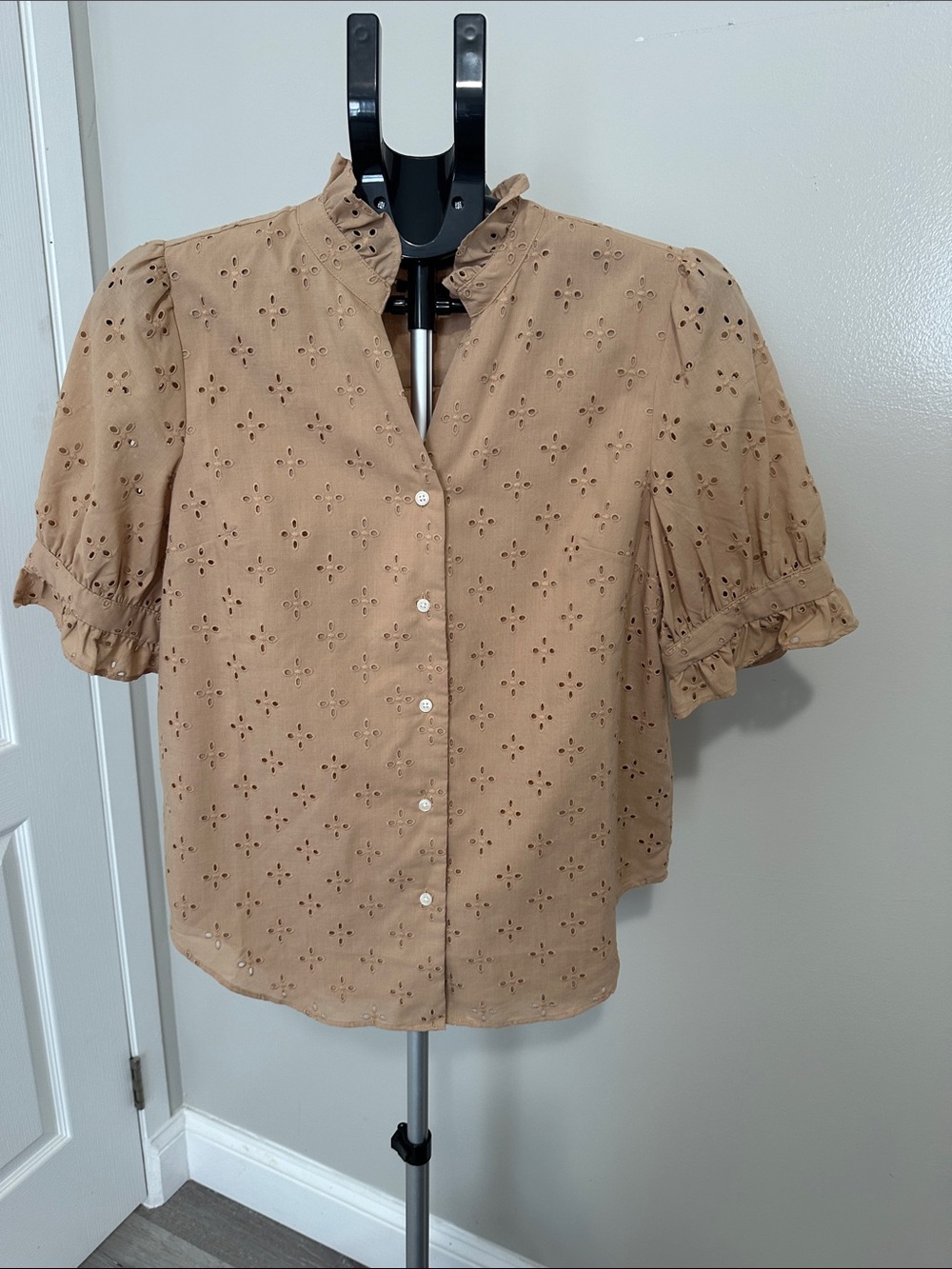 Ann Taylor Tan Eyelet Ruffle Collar Button-Down Blouse